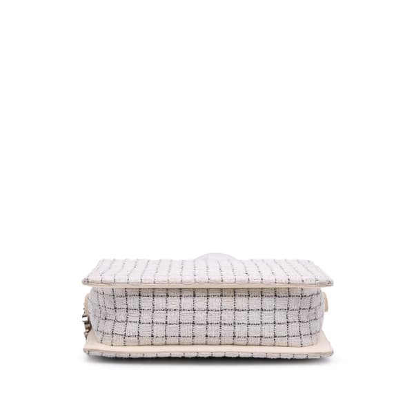 Pre-owned Chanel Small Tweed and Resin Zipped Shopping Bag White