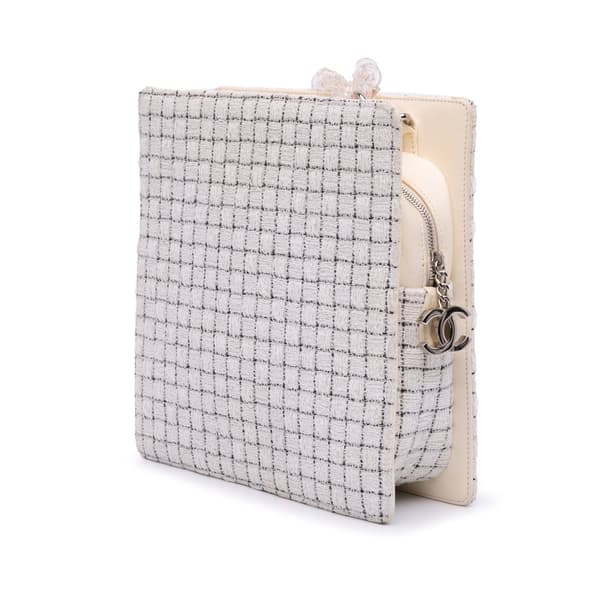 Pre-owned Chanel Small Tweed and Resin Zipped Shopping Bag White