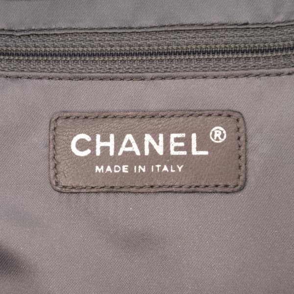 Pre-owned Chanel Vinyl Ice Cube Flap Silver