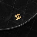 Miniatyrbillede 9 af 10: Pre-owned Chanel CC Quilted Suede Shoulder Bag Black