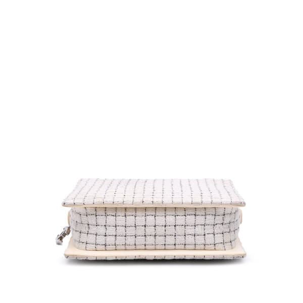 Pre-owned Chanel Small Tweed and Resin Zipped Shopping Bag White