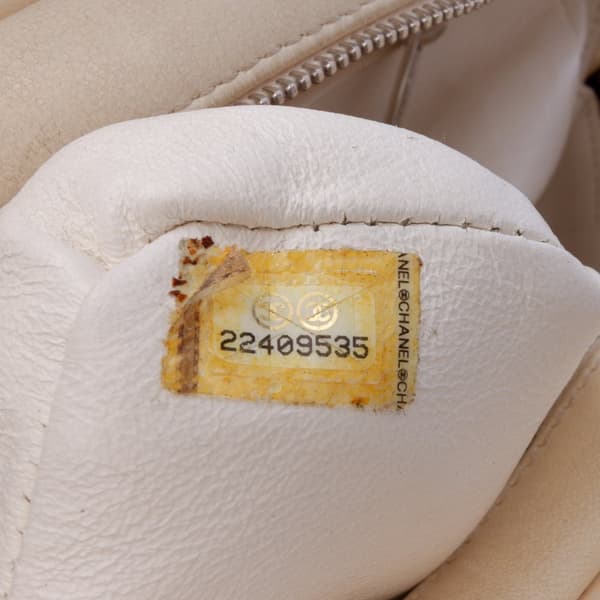 Pre-owned Chanel Small Tweed and Resin Zipped Shopping Bag White