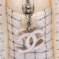 Pikkukuva 7 / 10: Pre-owned Chanel Small Tweed and Resin Zipped Shopping Bag White