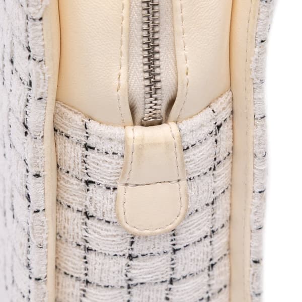 Pre-owned Chanel Small Tweed and Resin Zipped Shopping Bag White