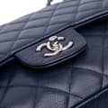 Miniatyrbillede 8 af 10: Pre-owned Chanel Medium Classic Caviar Double Flap Blue