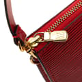 Miniatyrbillede 8 af 10: Pre-owned Louis Vuitton Epi Pochette Accessoires Red