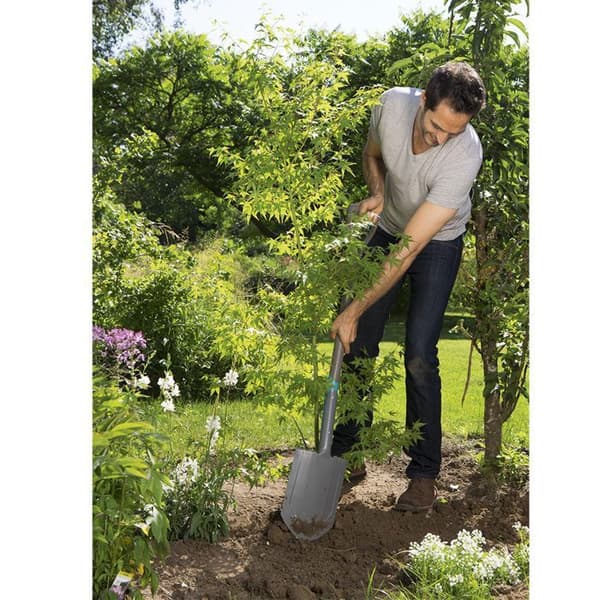 GARDENA NatureLine® spetsad spade – 100 % FSC® trähandtag – Ergo D-handtag – Brett fotstöd – 10 års garanti (17001-20)