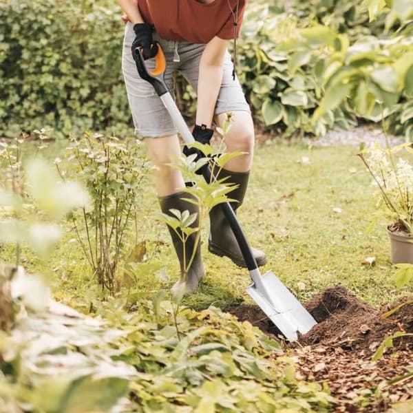 Fiskars Spade för mjuka och stenfattiga jordar, Rundtopp, 120 cm, 1,95 kg, Skaft i borstålsblad, SvartOrange, Xact, 106