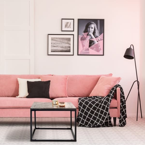 WOMO-DESIGN design sivupöytä 60x60cm neliönharmaa luonnollinen massiivipuu mangopuu kalanruoto kuvio metallikehys musta käsintehty olohuoneen