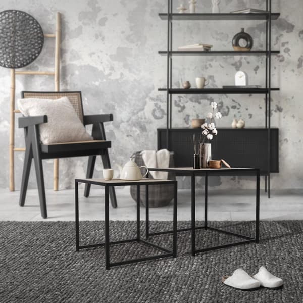 ML-Design Sivupöytä 2 kpl 40x40x40cm/50x50x45cm; neliönmuotoinen; musta/tammiviilu; metallirunko; pinottava; sohvapöytäsetti 2 eri kokoa; 2-osainen
