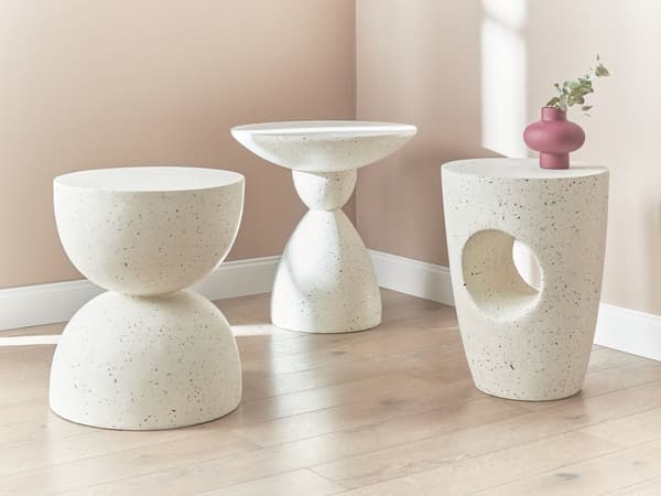 Sidebord Off-white med terrazzoeffekt MgO Glassfiber Rund topp Timeglassform UV- flekk Rust Vann Vindbestandig Moderne Ute Stue