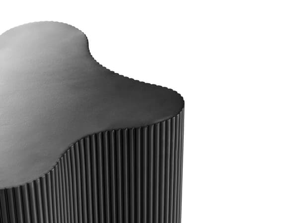 Sidebord Svart MDF Uregelmessig Riflet Design Understell 40 x 50 cm Moderne Design Stue