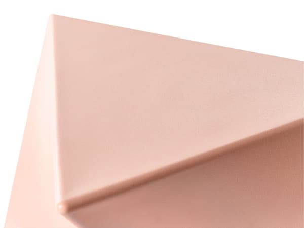 Sidebord Pastellrosa Trekantet Geometrisk Form Endebord i Plast Aksentbord