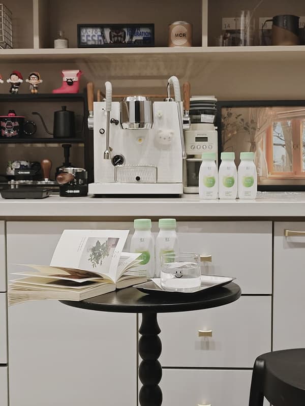 Bomclap Litet Drinkbord Soffbord – Sängbord i Modern Stil med Träben för Vardagsrum, Sovrum & Badrum