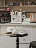 Miniatyrbild 7 av 7: Bomclap Litet Drinkbord Soffbord – Sängbord i Modern Stil med Träben för Vardagsrum, Sovrum & Badrum
