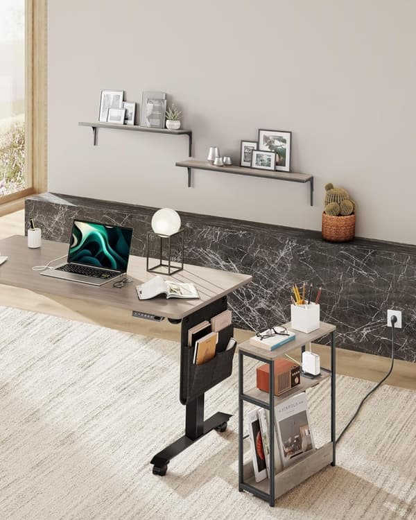 Slankt sidebord med strømskinne, 3-lags sengebord, sofaende, til små rum, magasinhylde, sovesofa
