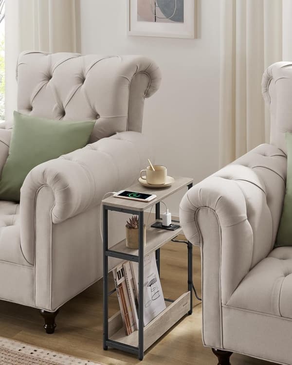 Slankt sidebord med strømskinne, 3-lags sengebord, sofaende, til små rum, magasinhylde, sovesofa