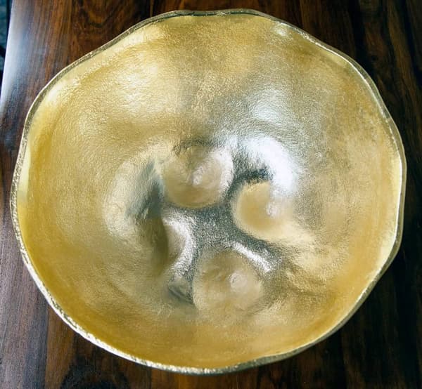 Really beautiful art bowl in gold-coloured aluminium