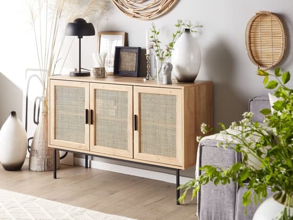 Sivupöytä vaalea puu 76 x 120 x 40 cm metalliset jalat 3-ovinen rottinkinen boho-tyyli