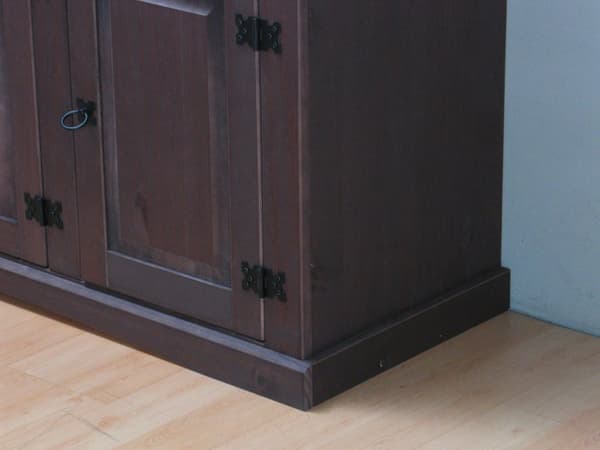 New Mexico Sideboard med 3 skuffer og 3 låger bredde 132 cm, højde 84 cm kolonial bejdse/voks.