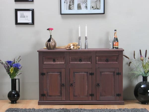 New Mexico Sideboard med 3 skuffer og 3 låger bredde 132 cm, højde 84 cm kolonial bejdse/voks.