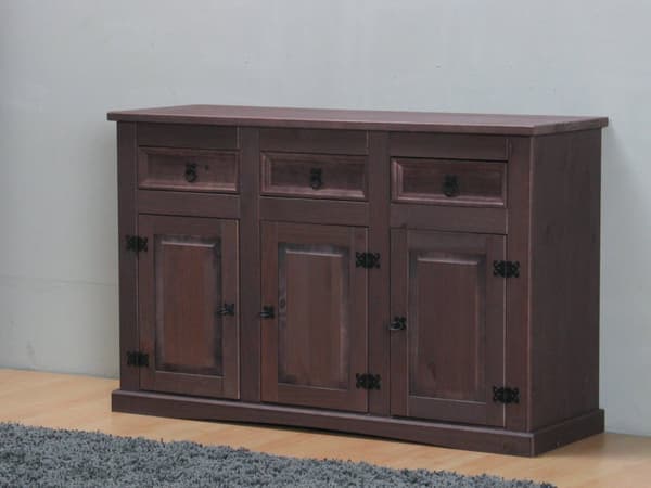 New Mexico Sideboard med 3 skuffer og 3 låger bredde 132 cm, højde 84 cm kolonial bejdse/voks.