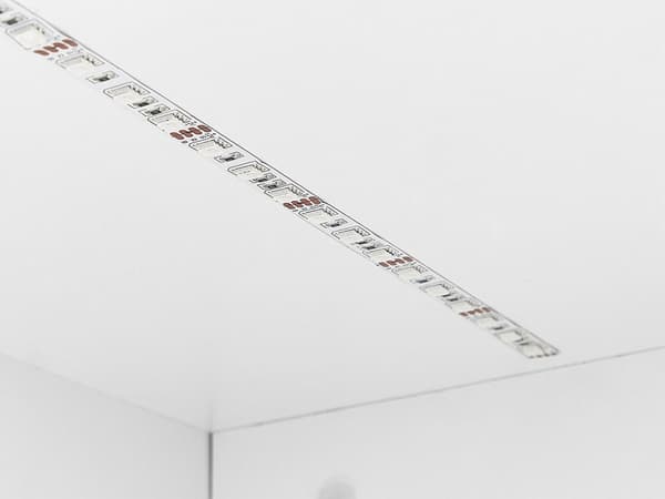 Sidobord med 2 Dörrar Vit MDF Spånskiva 4 Hyllor med LED-ljus Matt Förvaring Byrå