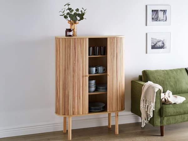 Skänk Ljust Trä MDF Furuträ Front 2 Dörrar Spånskiva Tall Träben med 4 Hyllor 130 cm Modern Förvaringslösning för Sovrum Vardagsrum