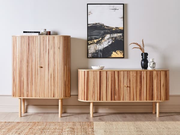 Skänk Ljust Trä MDF Furuträ Front 2 Dörrar Spånskiva Tall Träben med 4 Hyllor 130 cm Modern Förvaringslösning för Sovrum Vardagsrum