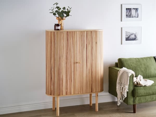 Skänk Ljust Trä MDF Furuträ Front 2 Dörrar Spånskiva Tall Träben med 4 Hyllor 130 cm Modern Förvaringslösning för Sovrum Vardagsrum