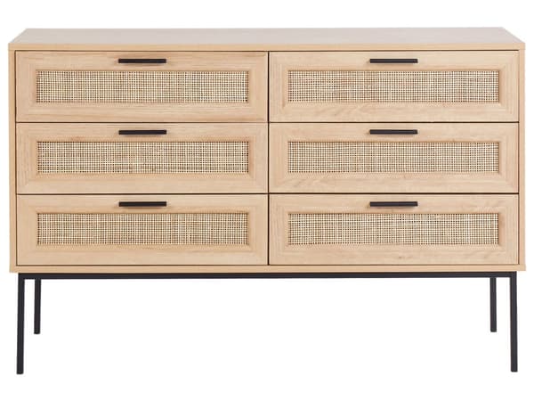 Rattan 6 skuffers commode lyst træ med rottingskuffer foran skænk foran sort ramme metalben boho-stil stue
