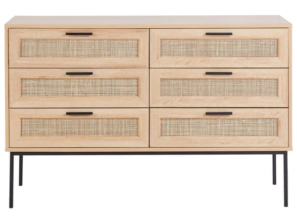 Rattan 6 skuffers commode lyst træ med rottingskuffer foran skænk foran sort ramme metalben boho-stil stue