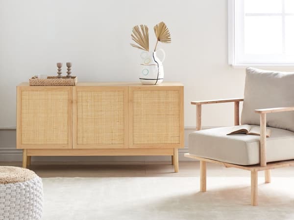 Skänk med 3 Dörrar Rotting Spånskiva Ljust Trä Furu Boho-stil Vardagsrum
