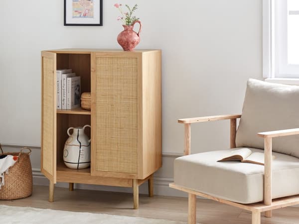 Skänk med 2 Dörrar Rotting Spånskiva Ljust Trä Furu Boho-stil Vardagsrum
