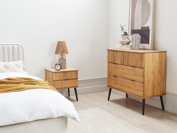Kommode i Lyst Tre Furu med 4 Skuffer Moderne Design Soverom Stue