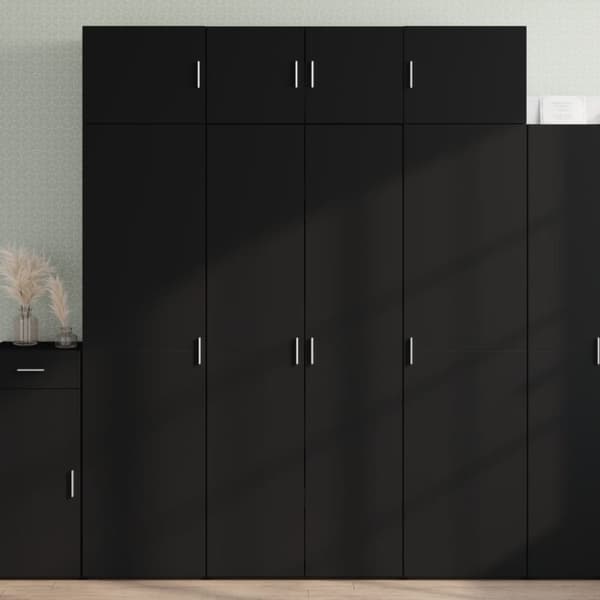 Förvaringsskåp svart 80x42,5x225 cm konstruerat trä