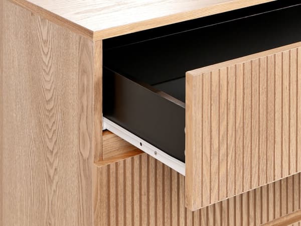Kommode med 4 skuffer brun MDF lyst træ ribbet design moderne stue soveværelse