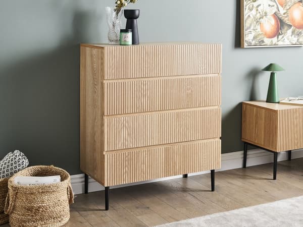 Kommode med 4 skuffer brun MDF lyst træ ribbet design moderne stue soveværelse