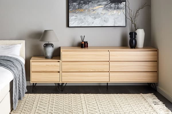 Kommode Lysebrun Sponplater 6 skuffer Svarte ben Minimalistisk design Soverom Stue