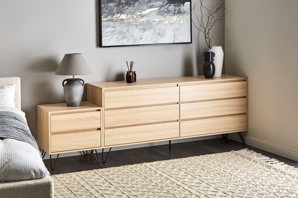 Kommode Lysebrun Sponplater 6 skuffer Svarte ben Minimalistisk design Soverom Stue