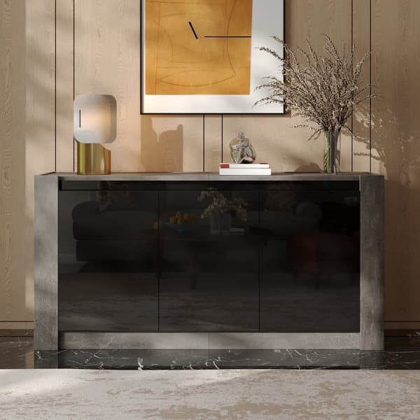 Sideboard i högblank finish – grifflös design med dämpade gångjärn och justerbara hyllplan