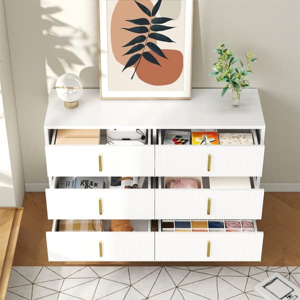 Elegant skænk i moderne design – Kommode med masser af opbevaringsplads og guldfarvede greb