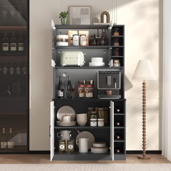 Sort/hvid tryboard med farveblokke, buffet med LED-stemningsbelysning og kabelhuller, køkkenstylter i træ