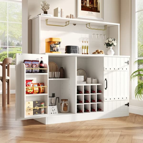 Valkoinen buffet-senkki, moderni minimalistinen muotoilu, tyylikkäät puiset melat, viinilasihyllyt, monitasoinen säilytystila