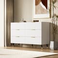 Miniatyrbild 3 av 6: Vit bufféskänk i modern design med byrå och gott om förvaringsutrymme för matsalen