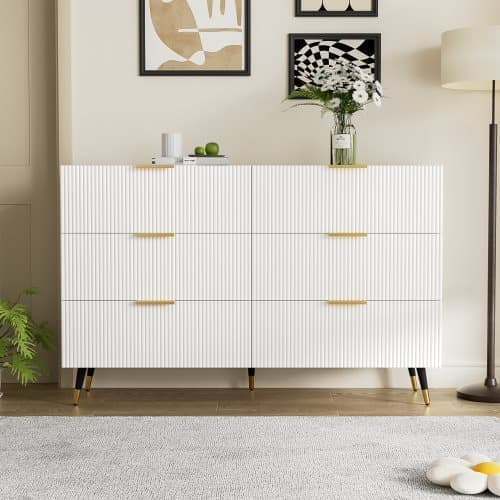 Vit bufféskänk i modern design med byrå och gott om förvaringsutrymme för matsalen