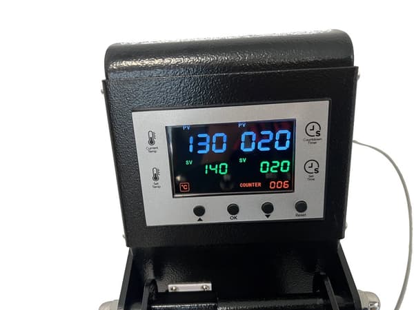 Semi automatisk varmepresser med 15x15cm plade og dobbelt varme kasket modul