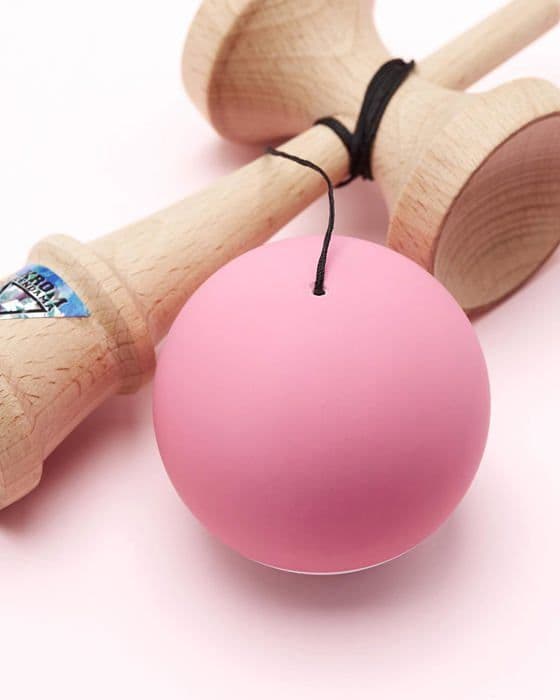 Utomhusspel - KROM - Kendama Pop Pink - Barn - 2 års garanti