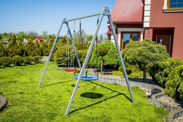 Gyngerammesæt 260 x 195 x 230 cm – Inklusiv 2 gynger – Grå