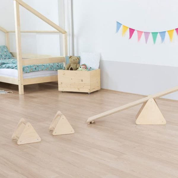 Balansspel och motorik Montessori i naturligt trä